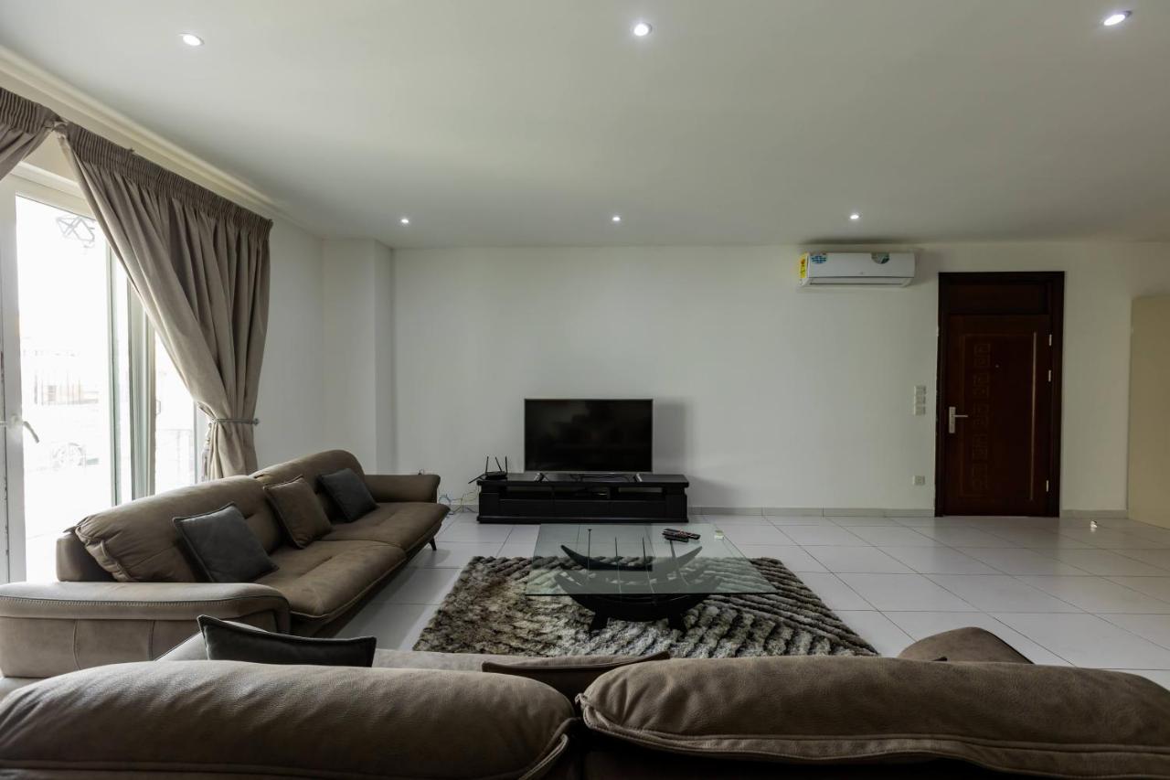 Accra Fine Suites - Henrietta'S Residences Екстер'єр фото